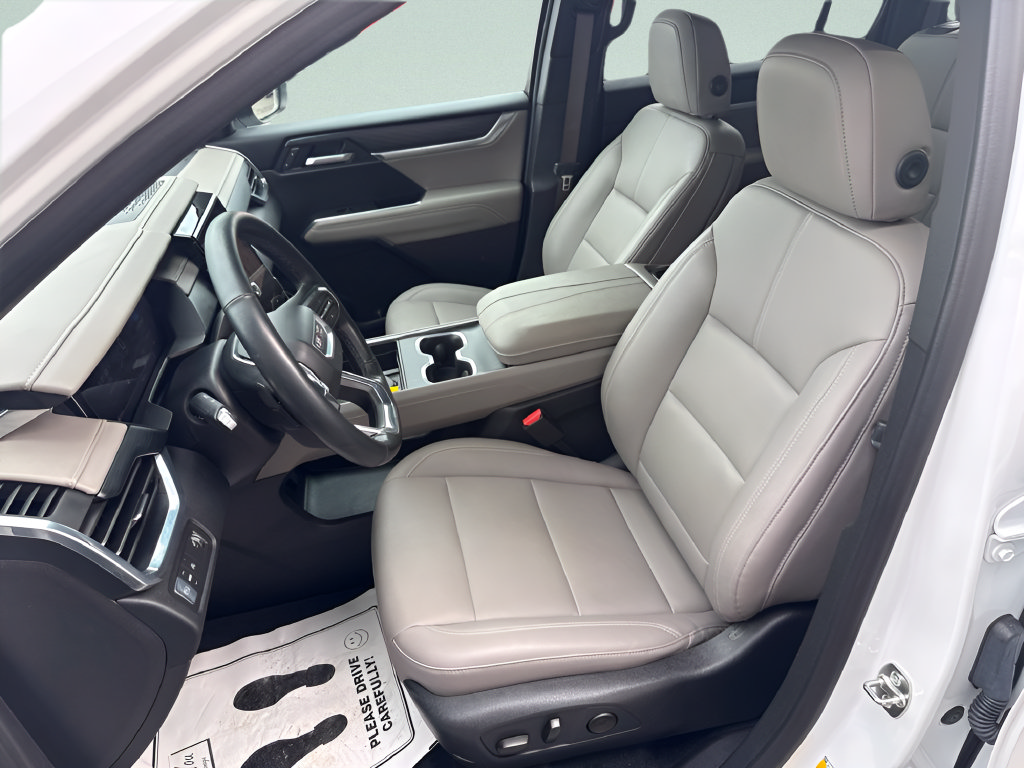 Used 2026 GMC Acadia Elevation w/ Elevation Premium Package FWD image 18