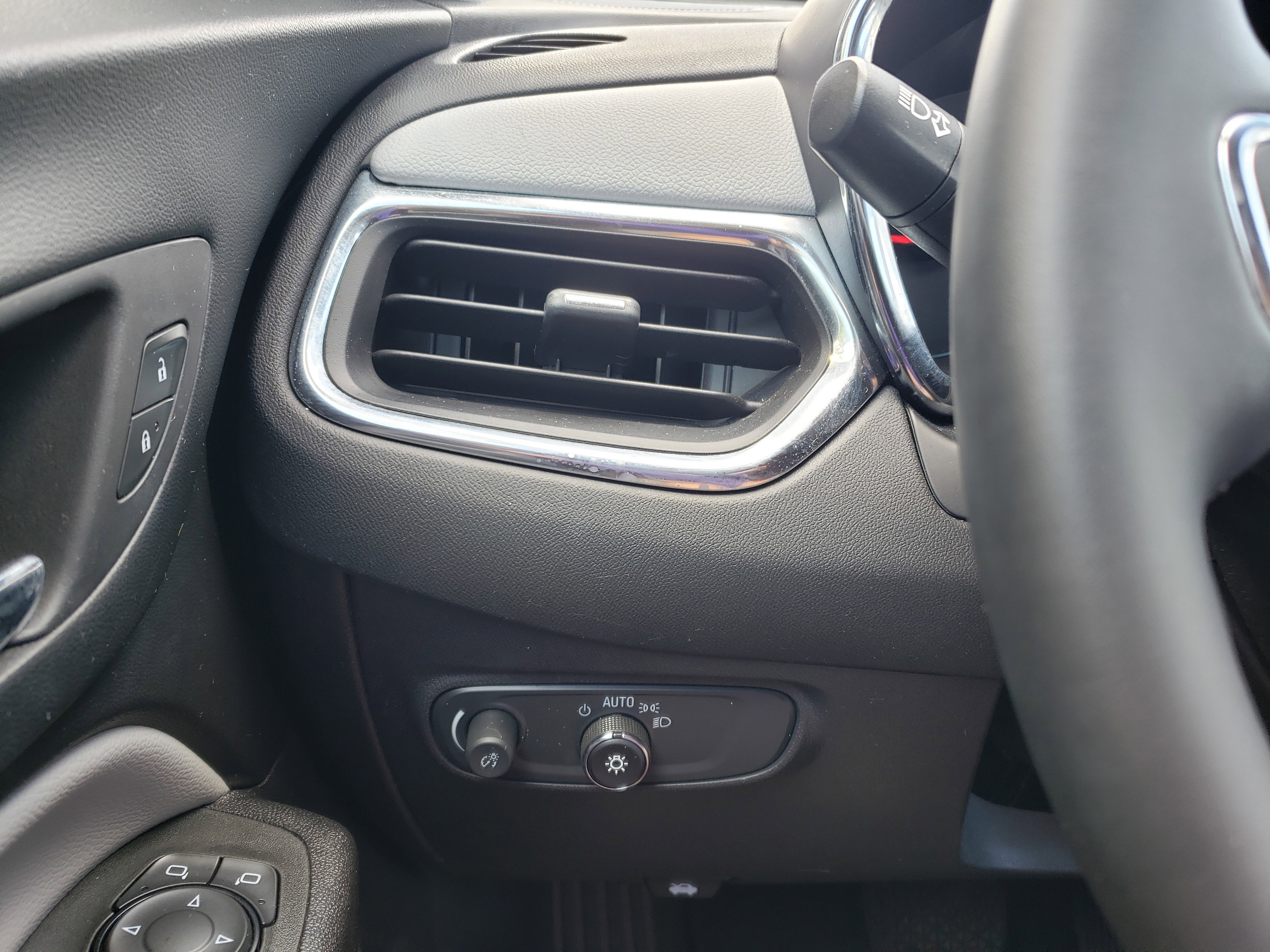 Used 2024 Chevrolet Equinox LT image 16