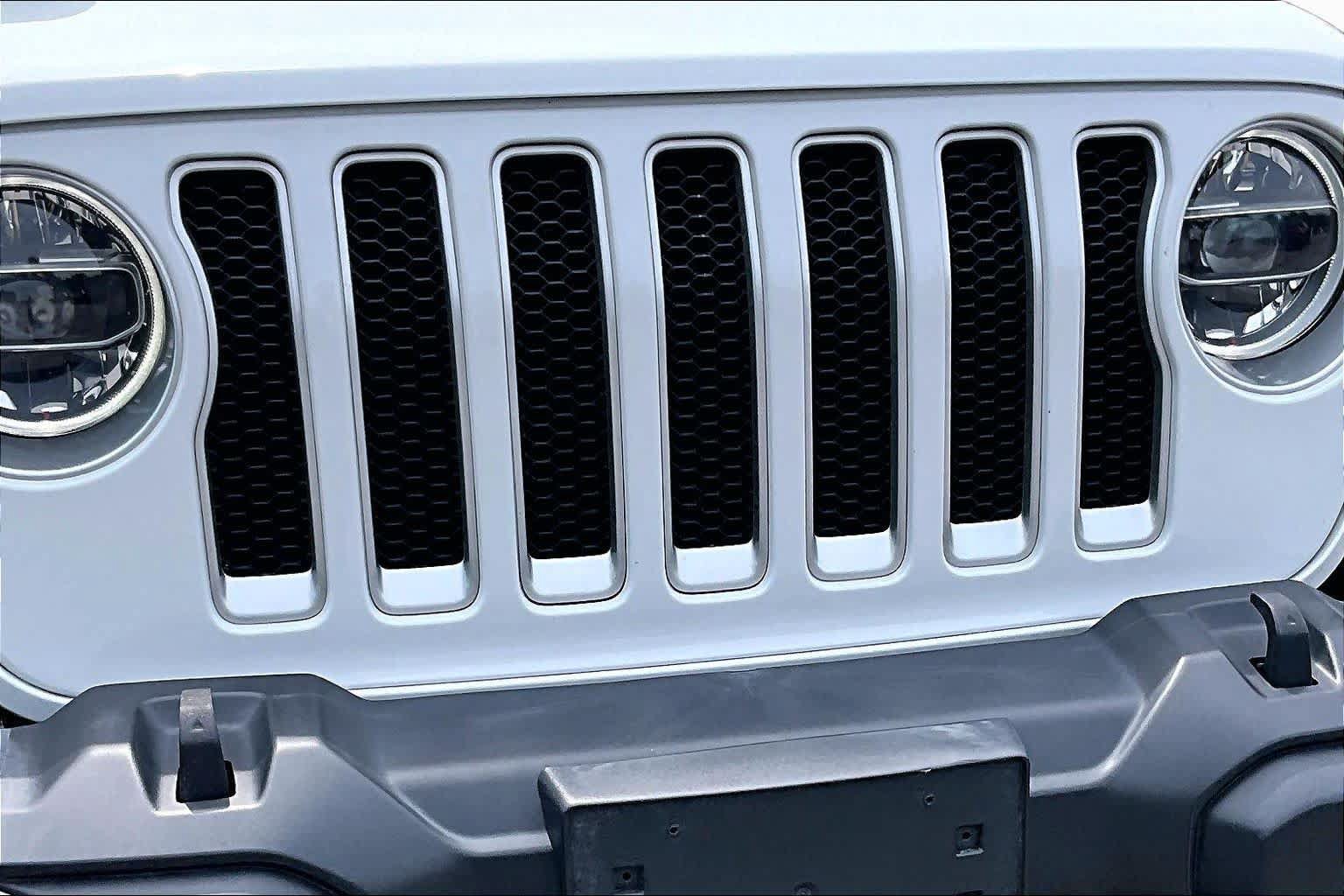 Used 2022 Jeep Wrangler Unlimited Sahara w/ LED Lighting Group AWD/4WD image 28