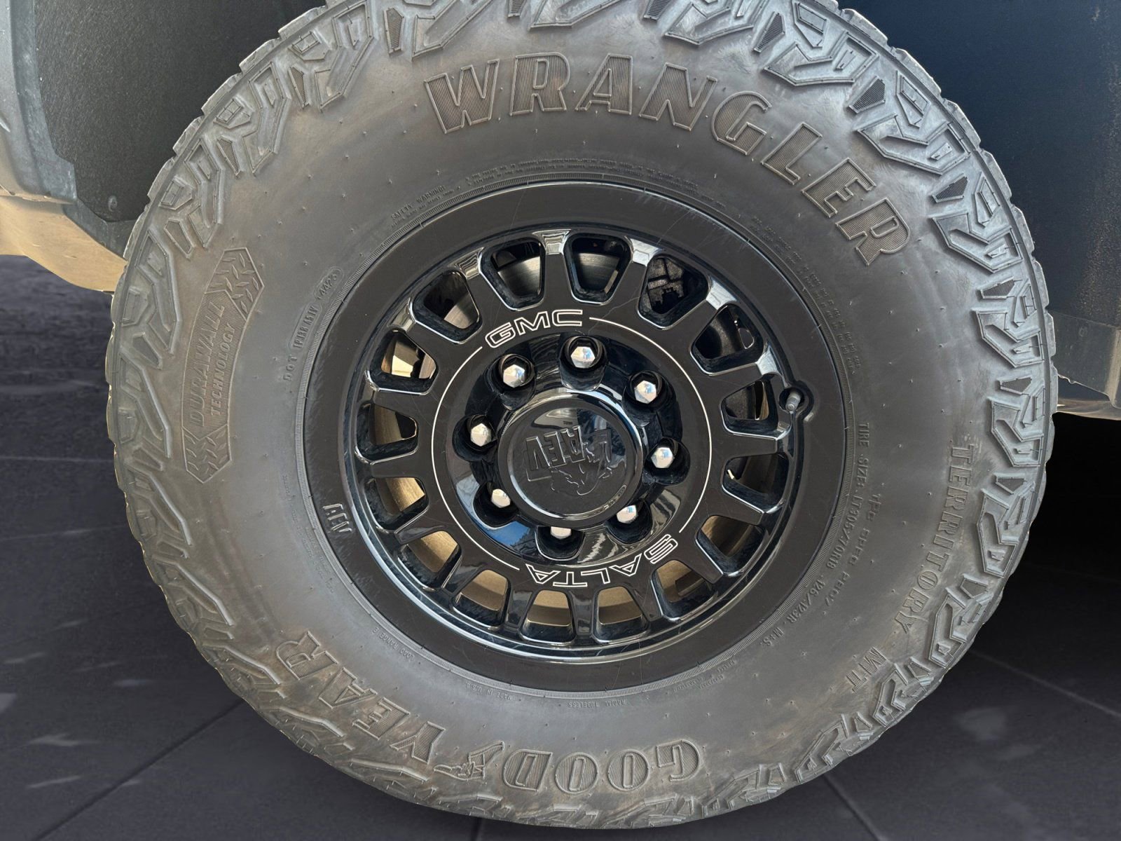 Used 2024 GMC Sierra 2500 AT4X w/ AT4X AEV Edition image 14