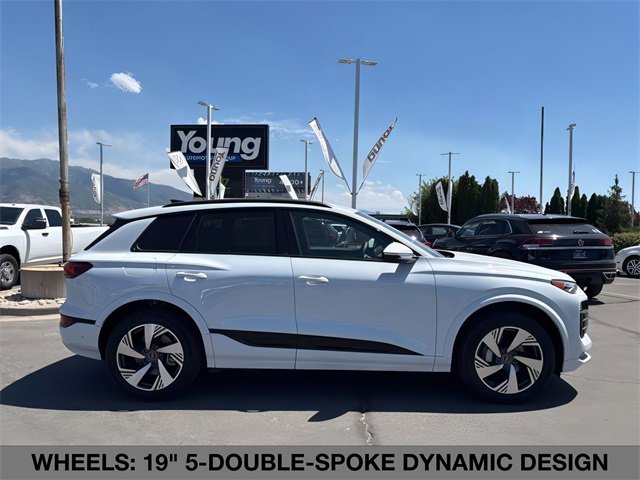 New 2025 Audi Q6 e-tron Premium image 3
