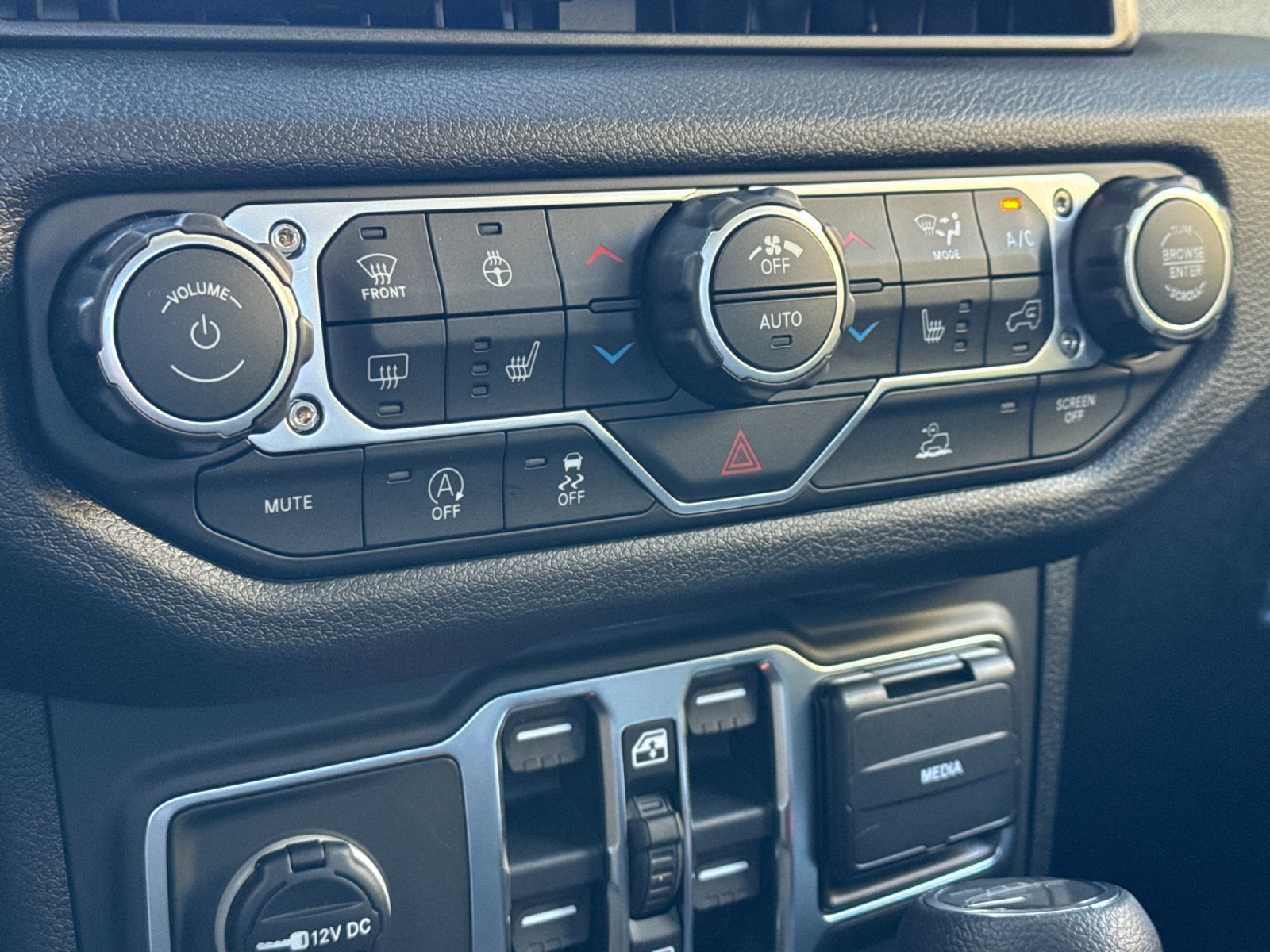 New 2026 Jeep Gladiator Sport AWD/4WD image 19