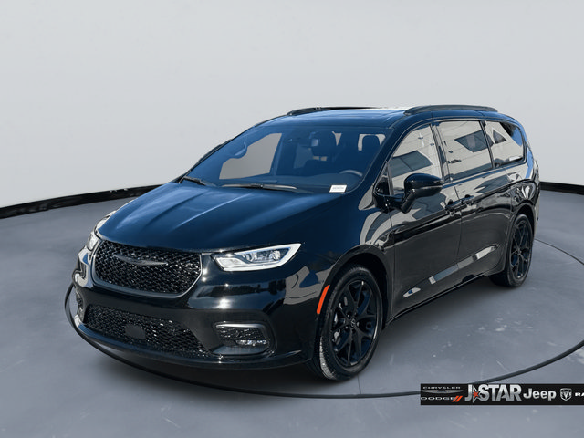 New 2026 Chrysler Pacifica Limited w/ Uconnect Theater Family Group FWD image 1
