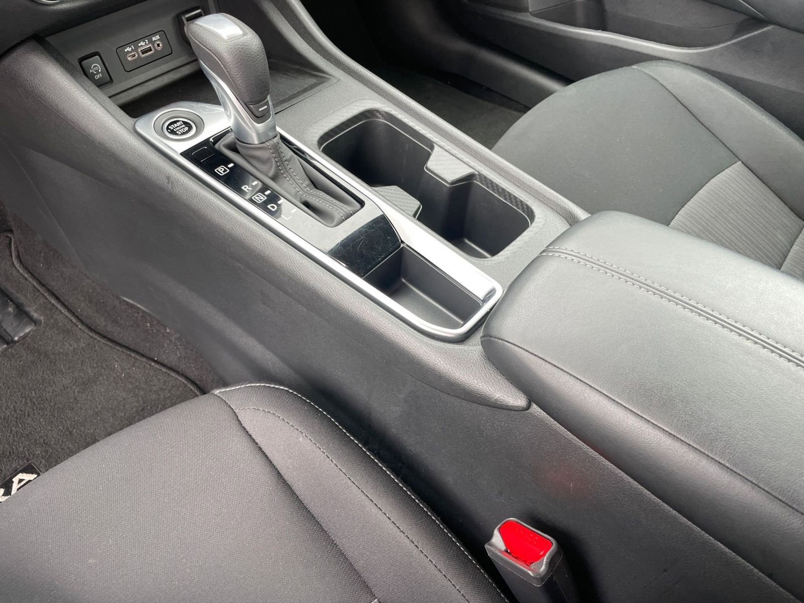 Used 2025 Nissan Sentra SV image 39