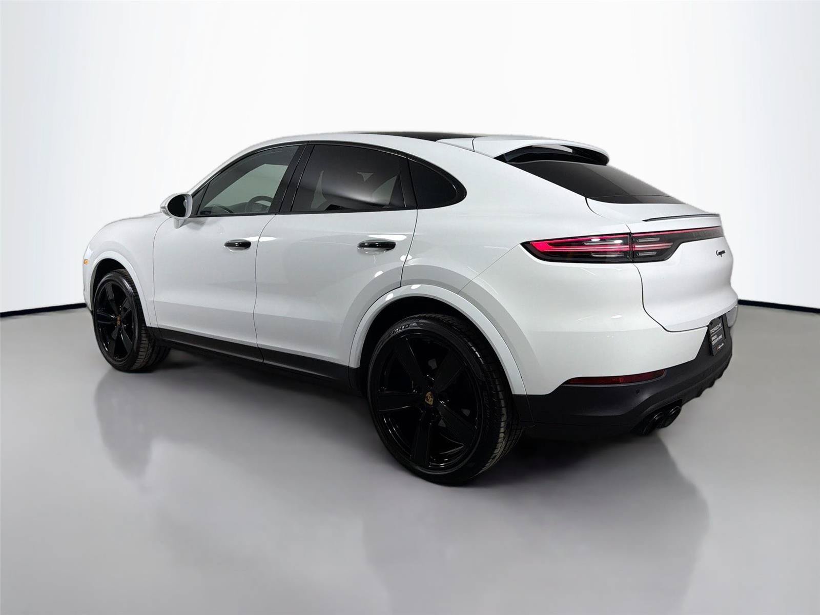 Certified 2023 Porsche Cayenne Platinum Edition AWD/4WD image 3