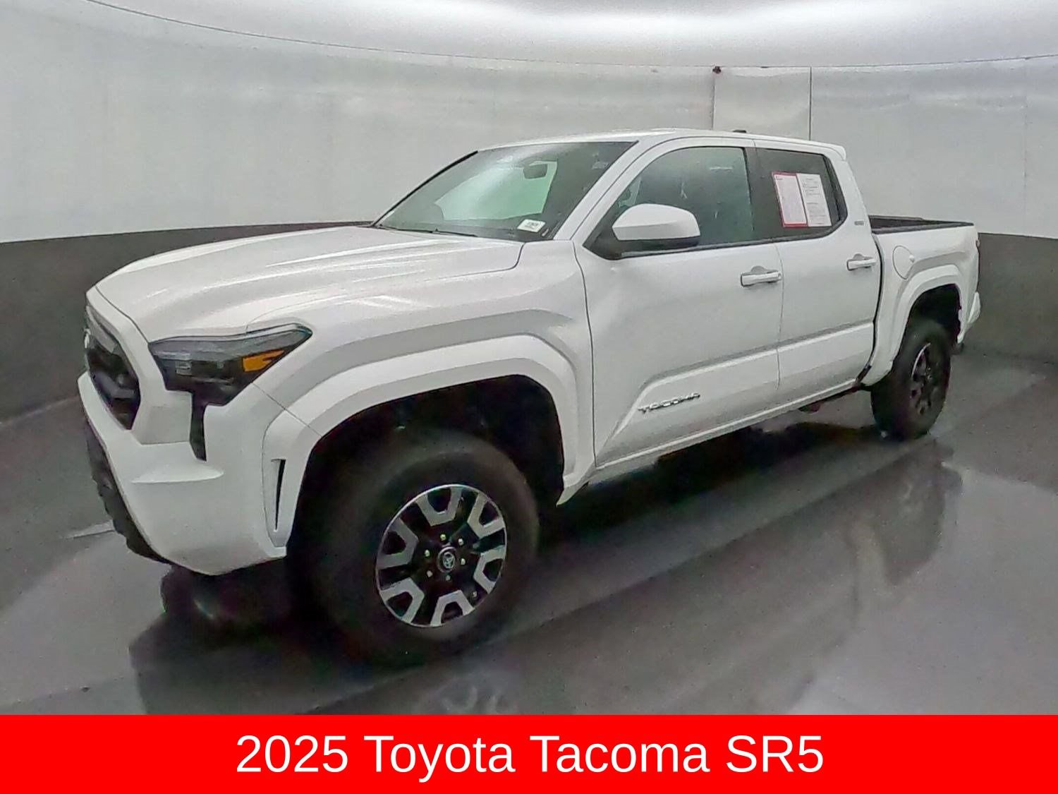 Certified 2025 Toyota Tacoma SR5 AWD/4WD image 4