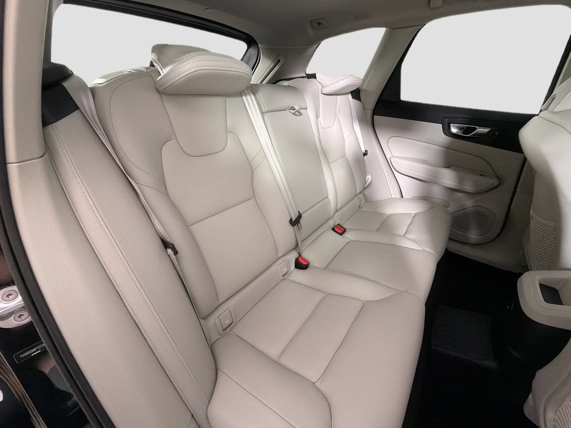 Certified 2023 Volvo XC60 T8 Plus w/ Protection Package Premier AWD/4WD image 25