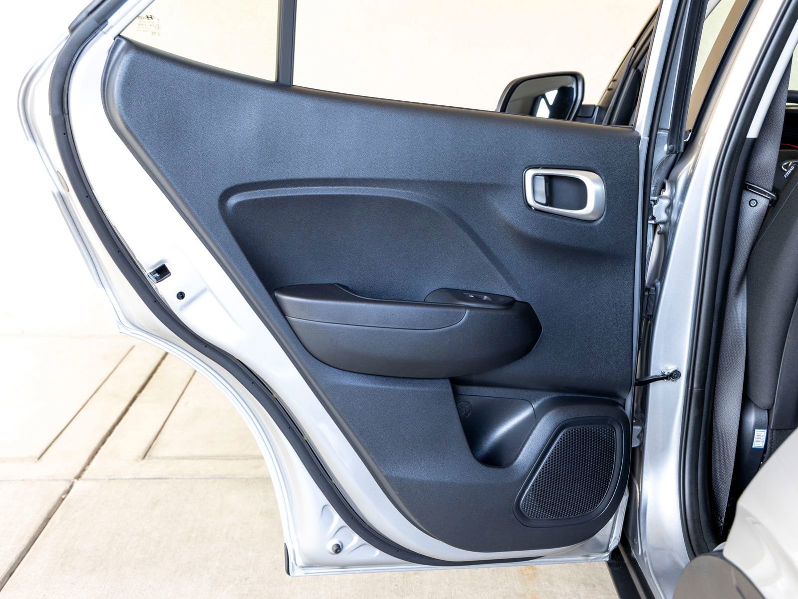 Used 2025 Hyundai Venue SE image 20