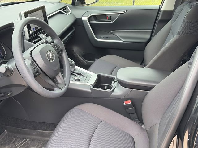 Used 2025 Toyota RAV4 LE AWD/4WD image 17