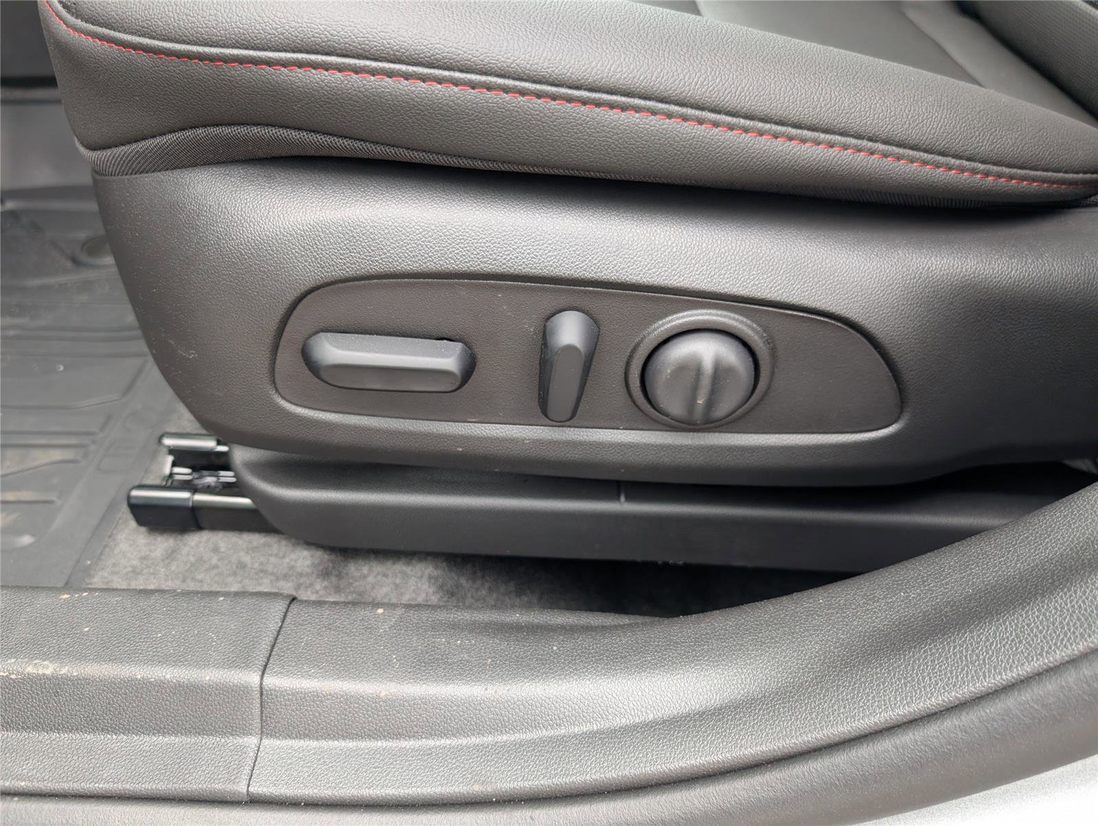 New 2026 Chevrolet Trax RS w/ Sunroof Package image 13