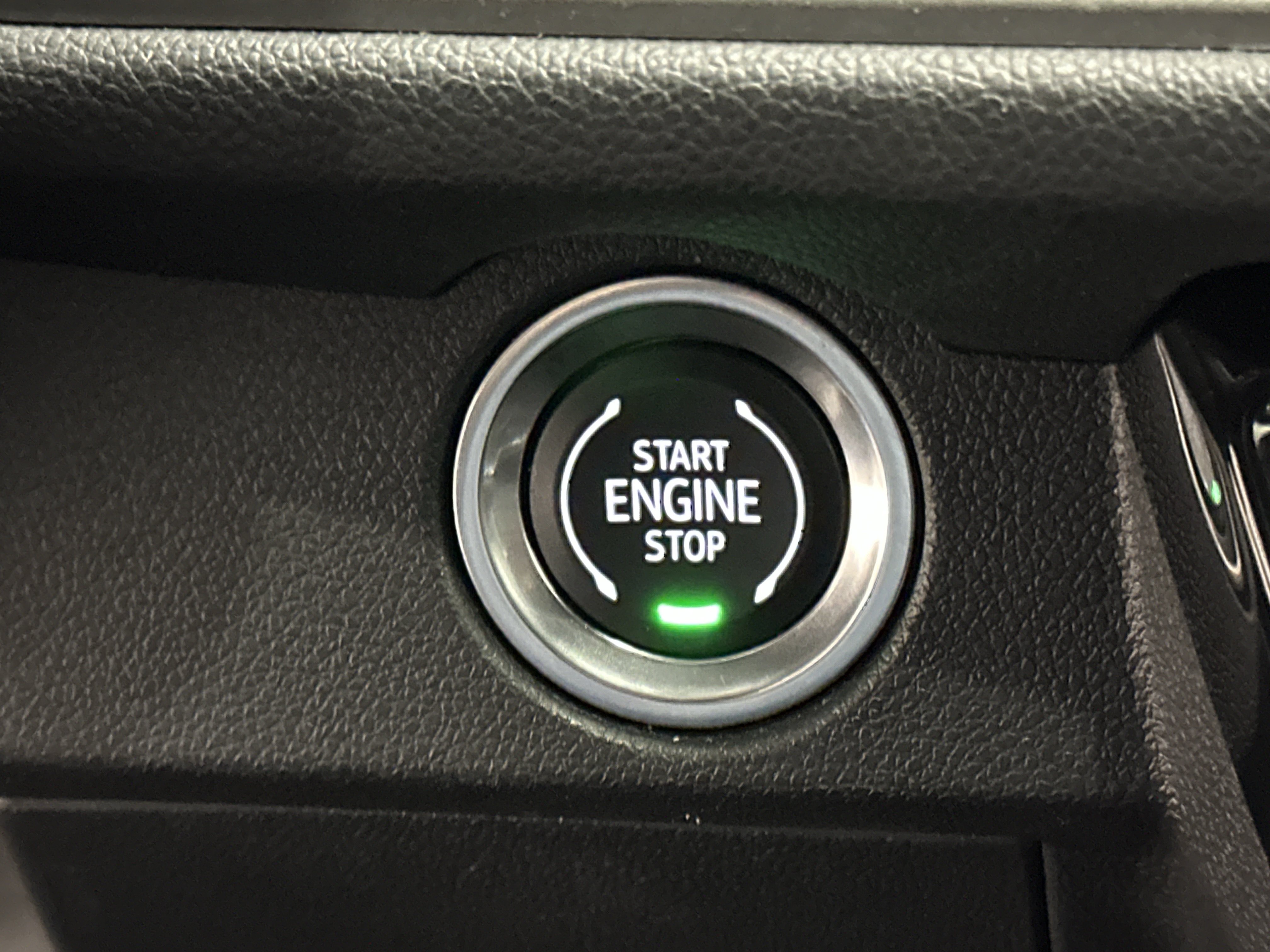 Used 2025 Chevrolet Traverse LT AWD/4WD image 31