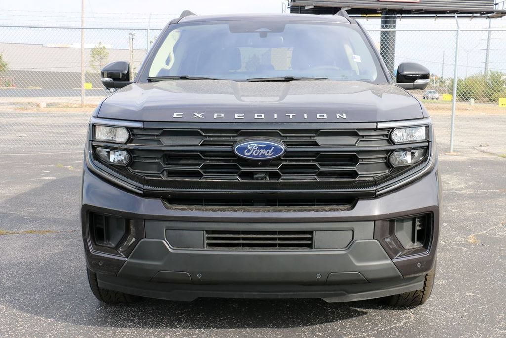 New 2025 Ford Expedition Active AWD/4WD image 3