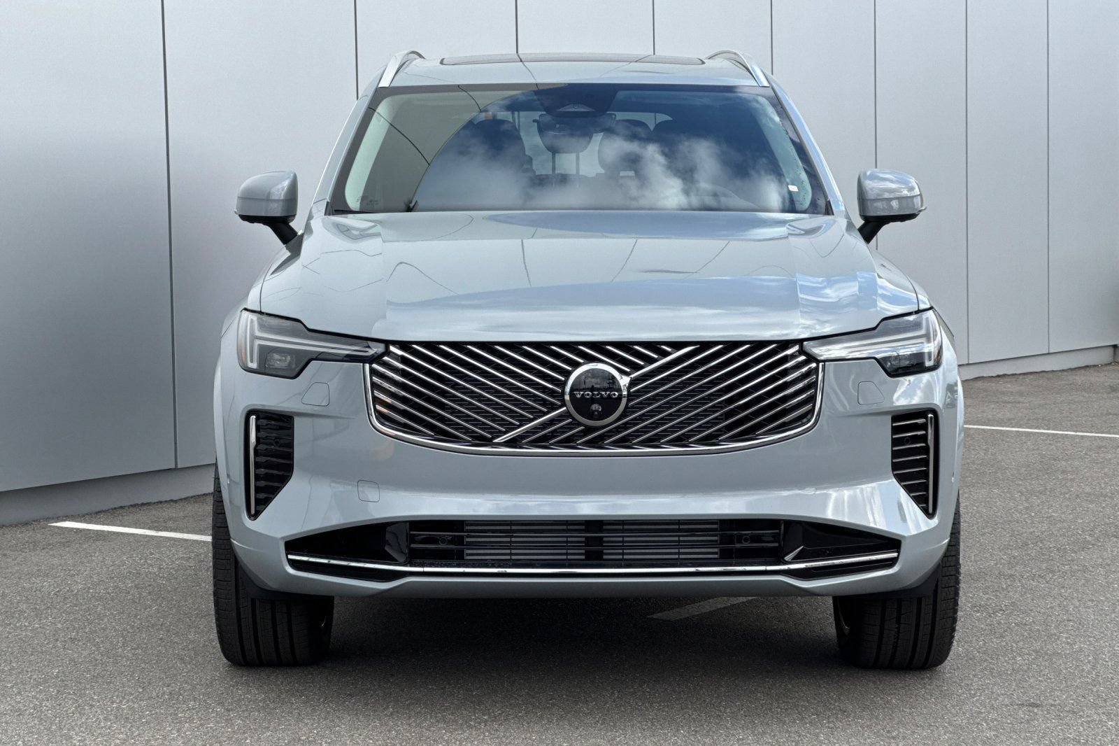 New 2026 Volvo XC90 T8 Plus w/ Protection Package AWD/4WD image 8