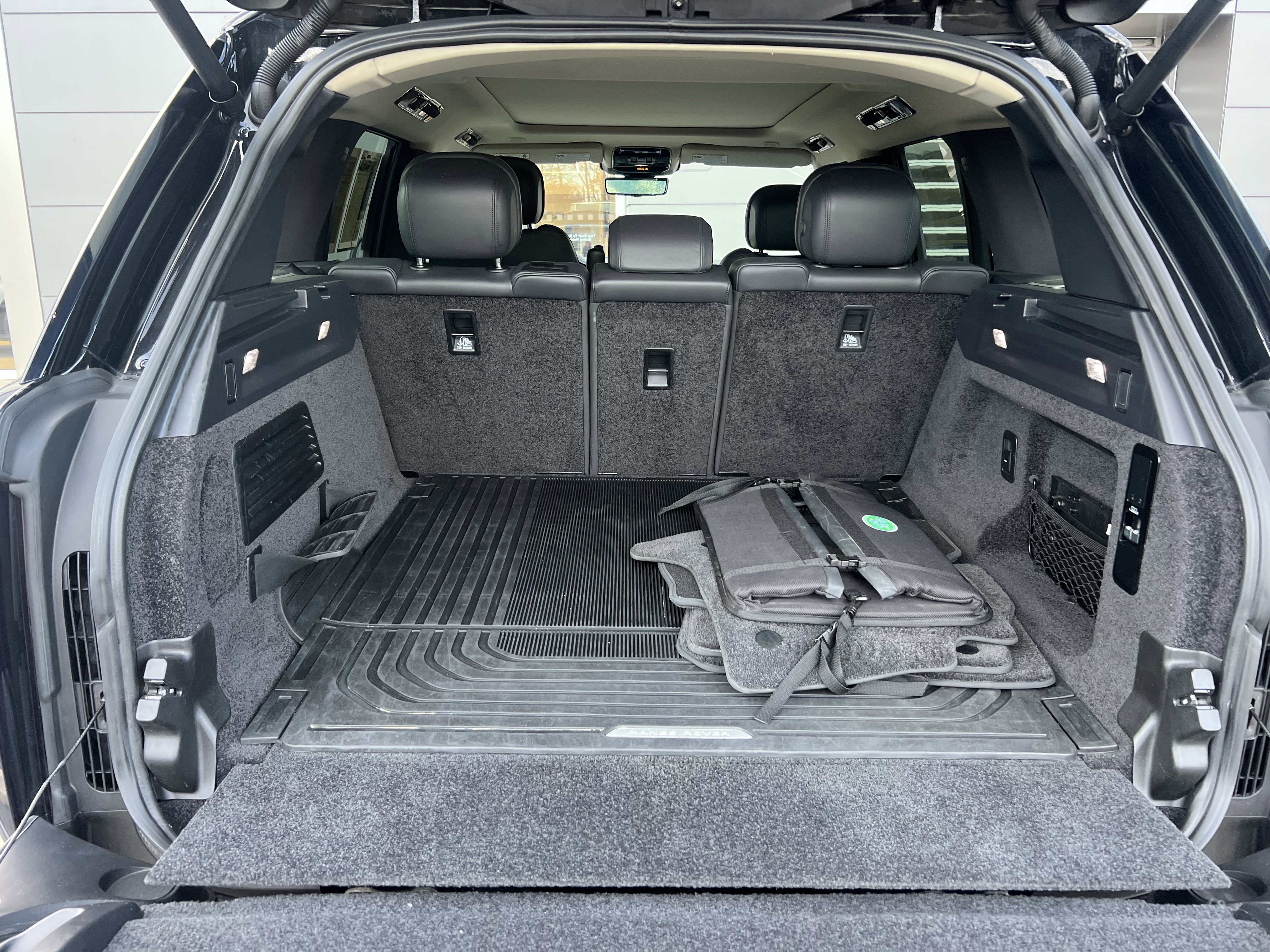 Certified 2023 Land Rover Range Rover SE image 38