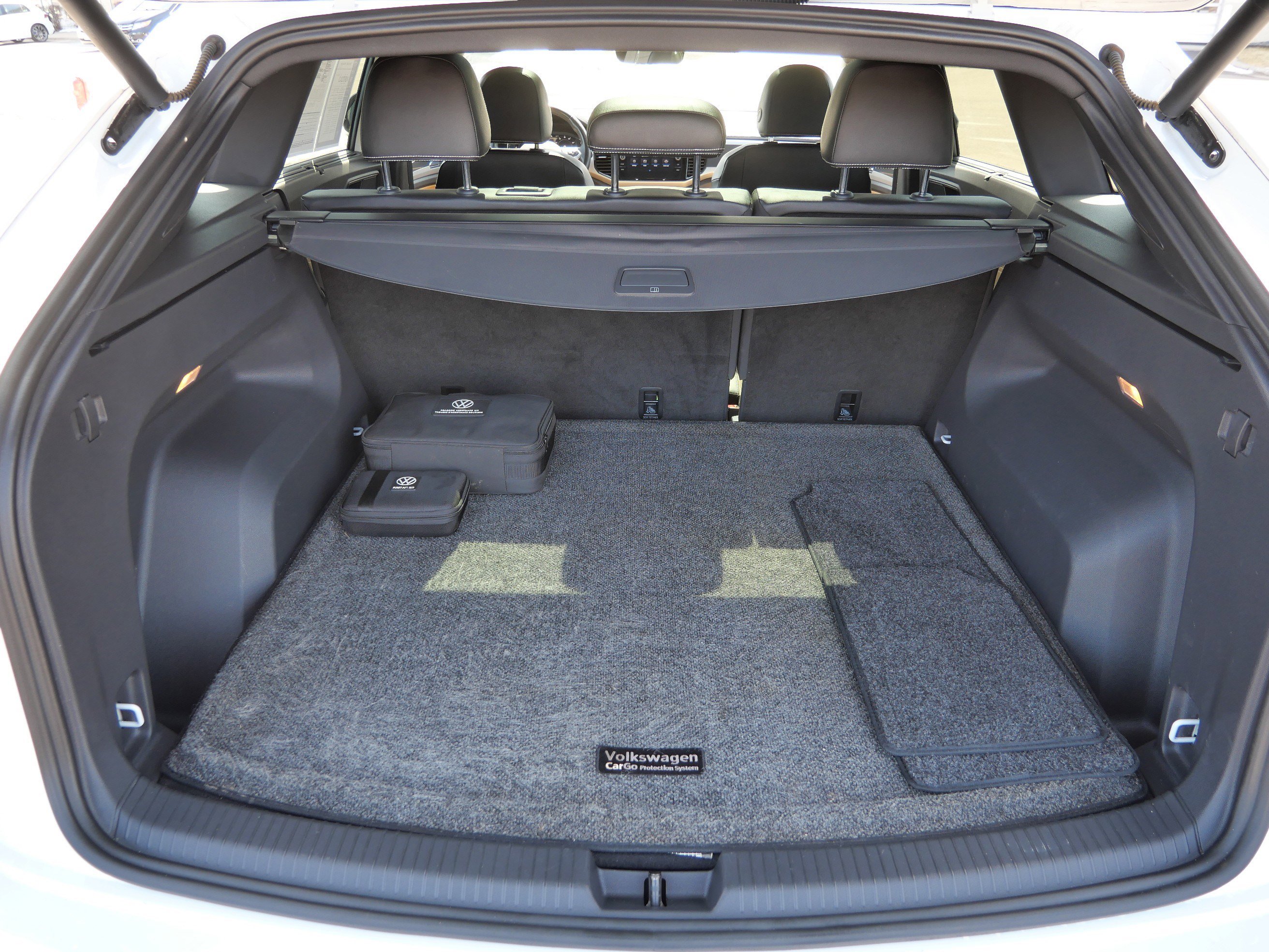 Used 2022 Volkswagen Atlas Cross Sport SEL Premium R-Line image 18