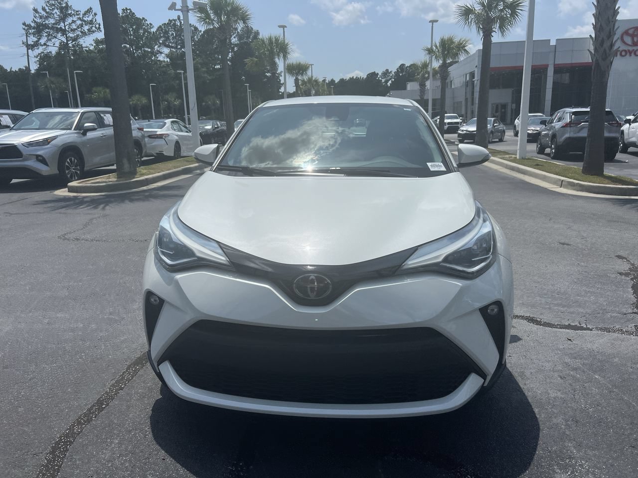 Used 2021 Toyota C-HR Limited FWD image 3