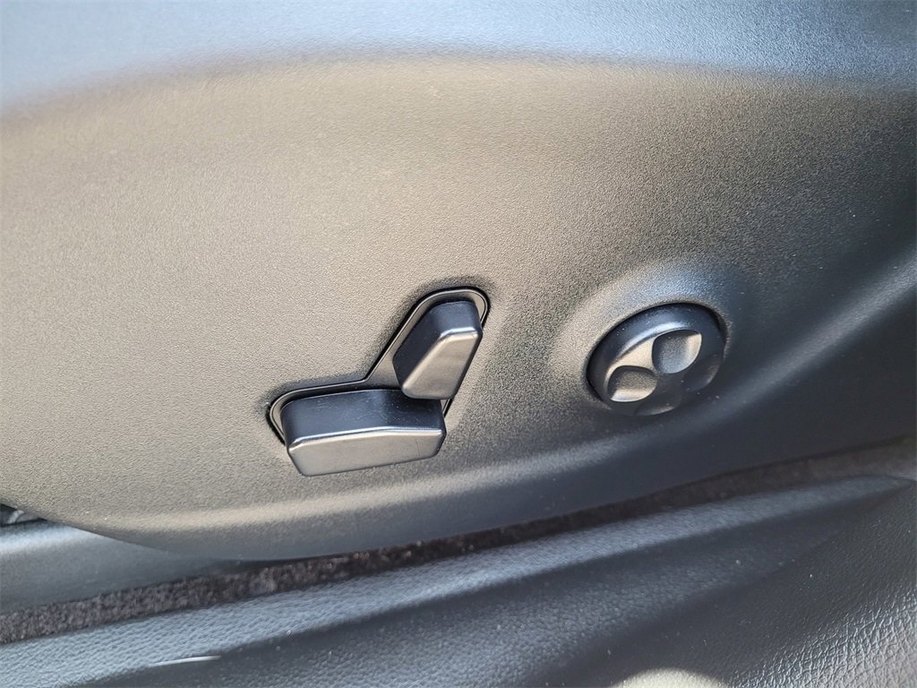 Used 2018 Jeep Cherokee Latitude Plus w/ Cold Weather Group image 22