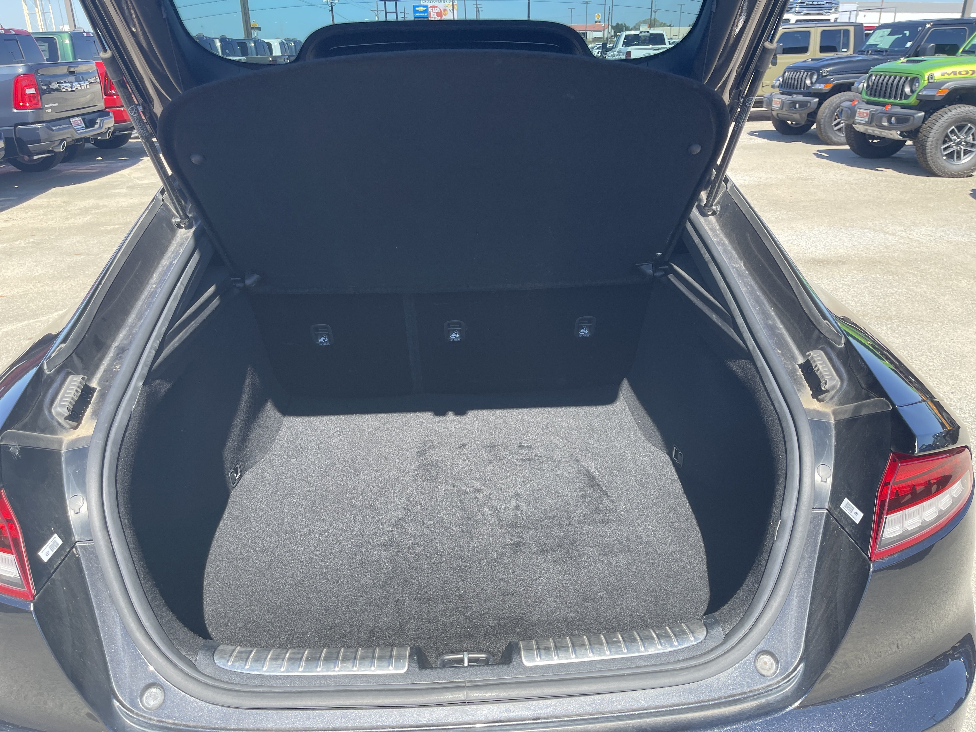 Used 2022 Kia Stinger GT1 RWD image 13