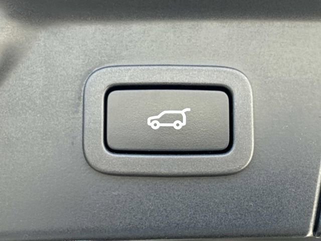Used 2022 Land Rover Range Rover Velar R-Dynamic S image 13