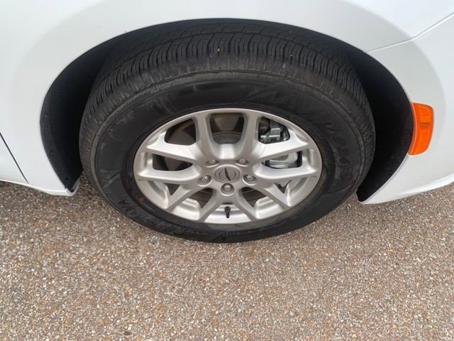 Used 2025 Chrysler Pacifica Select image 9