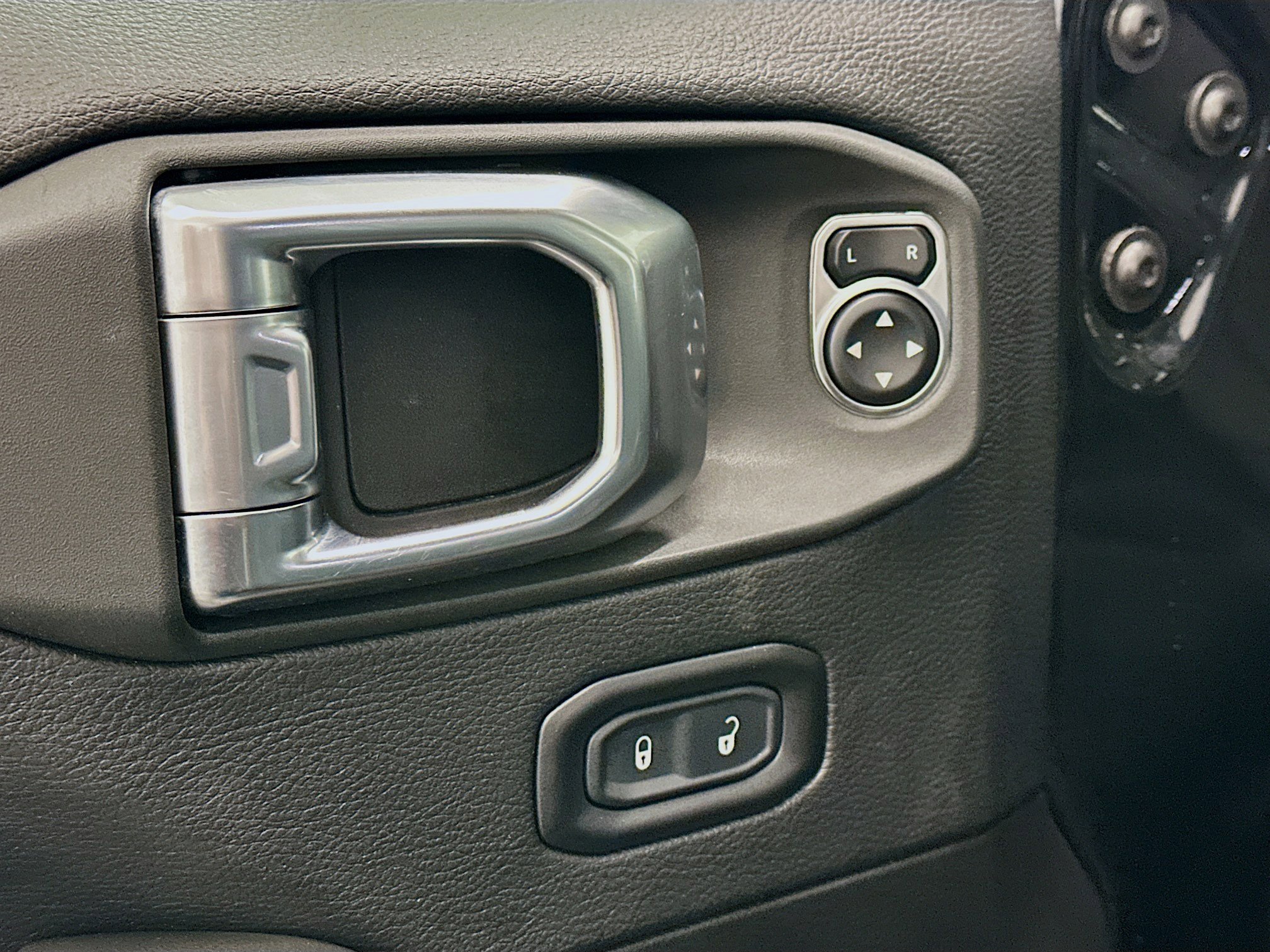 Used 2025 Jeep Wrangler Unlimited Sahara AWD/4WD image 15