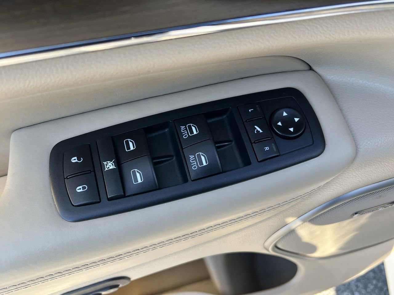 Used 2020 Jeep Grand Cherokee Overland image 28