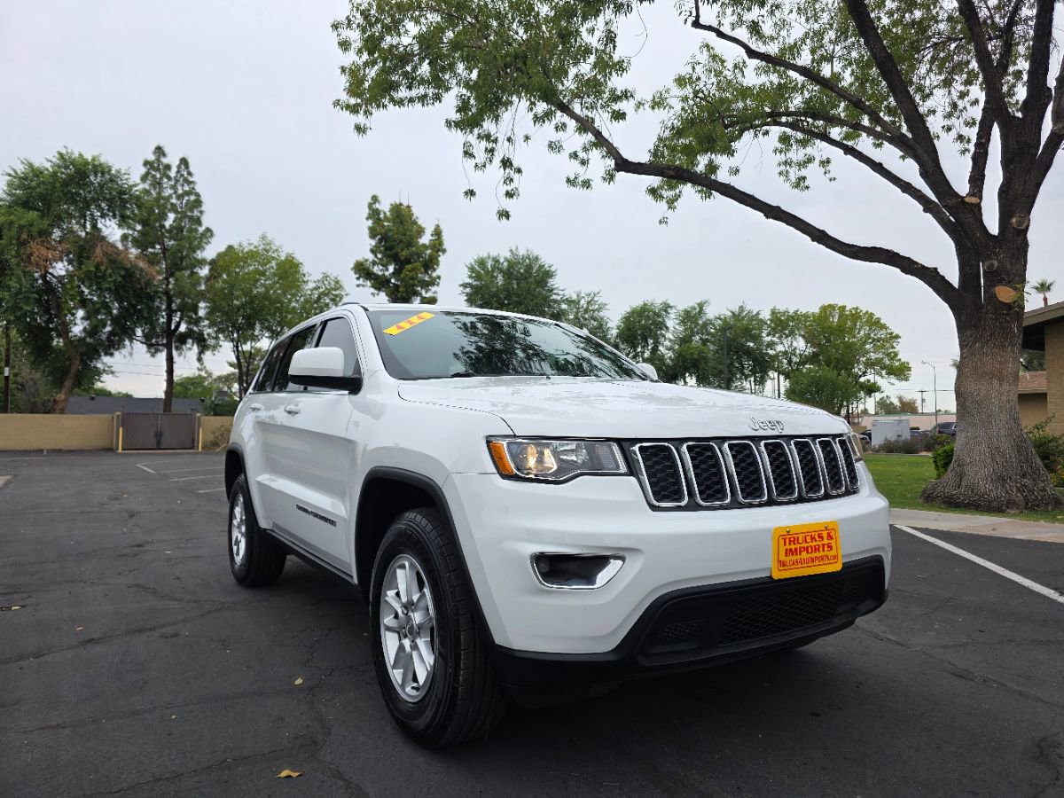 Used 2020 Jeep Grand Cherokee Laredo video 1
