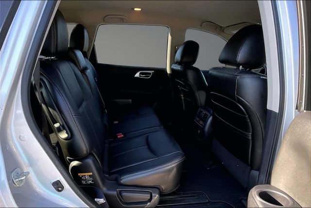 Used 2013 Nissan Pathfinder Platinum FWD image 25