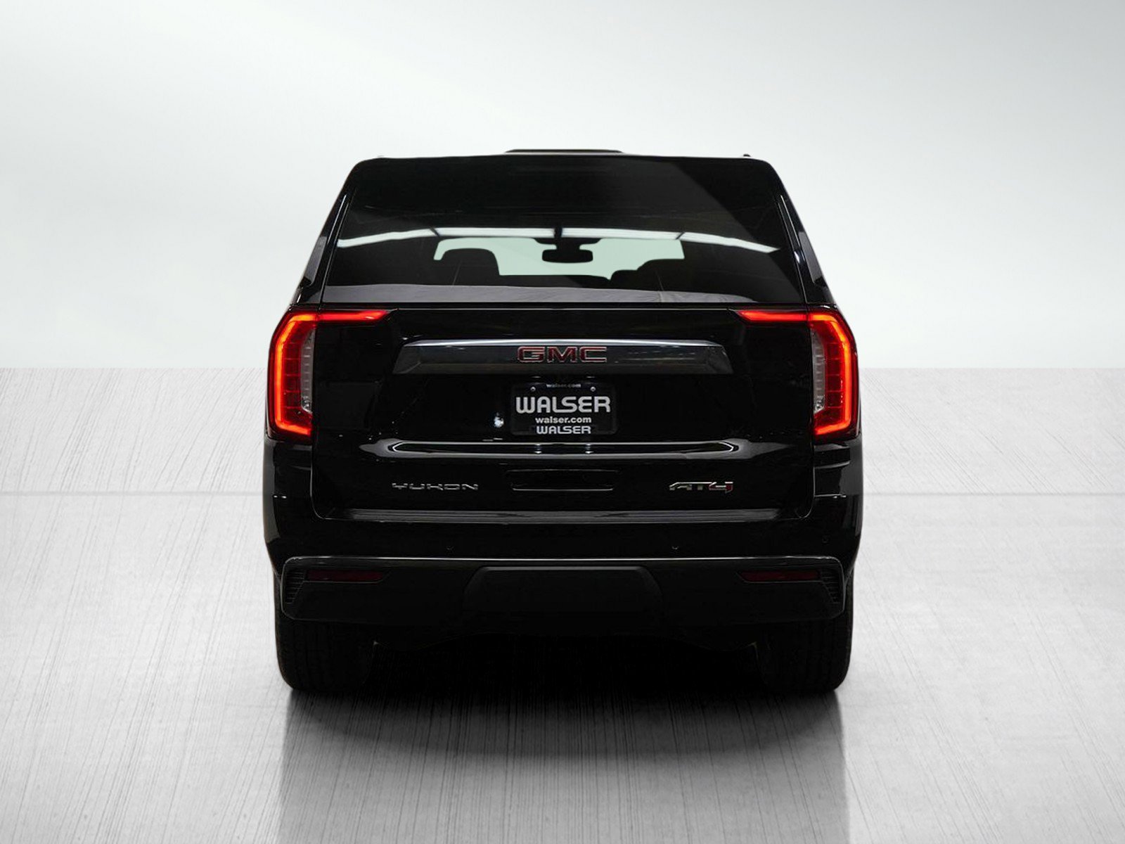 Used 2021 GMC Yukon XL AT4 w/ Technology Package image 4