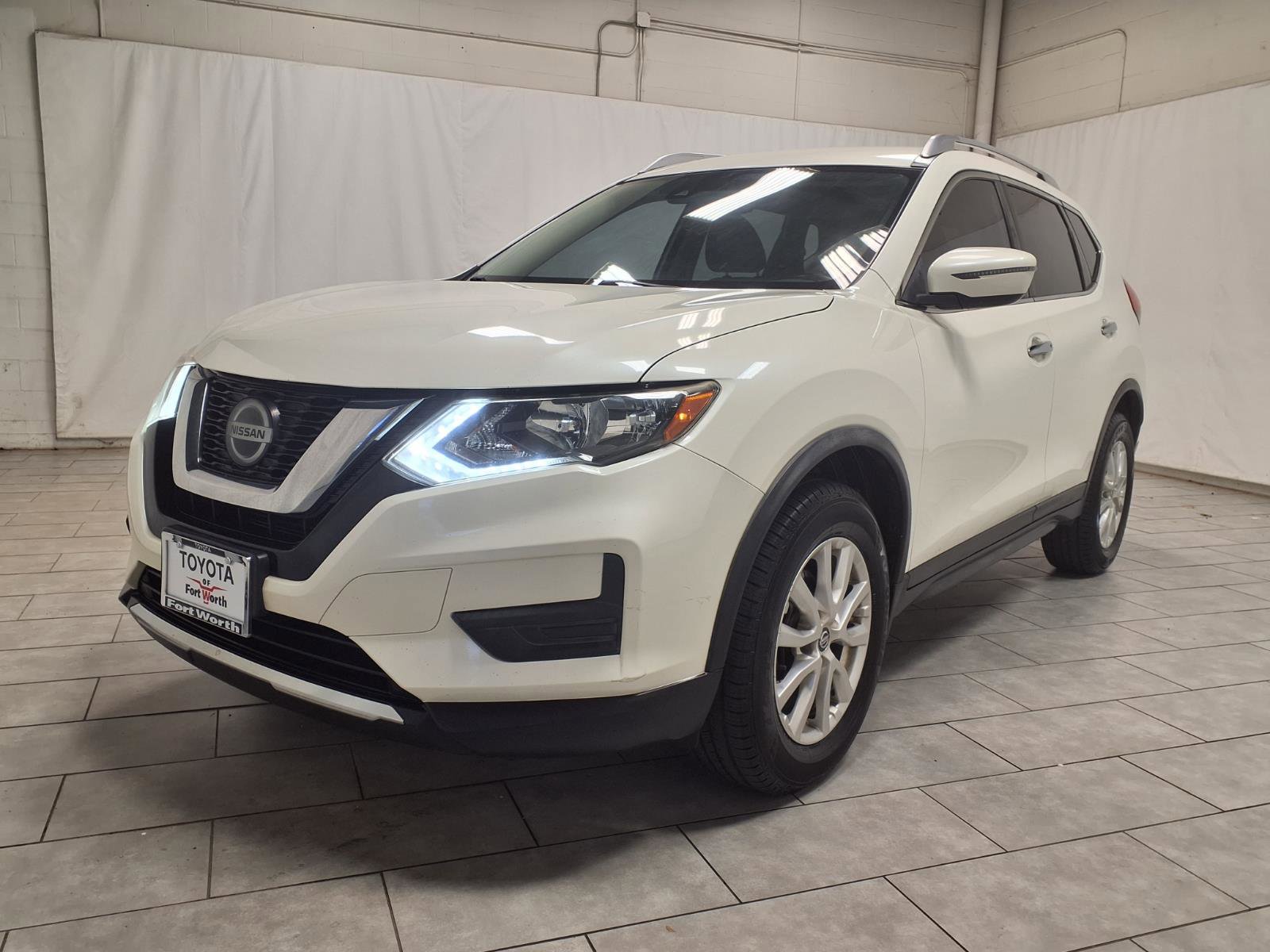 Used 2020 Nissan Rogue SV image 3