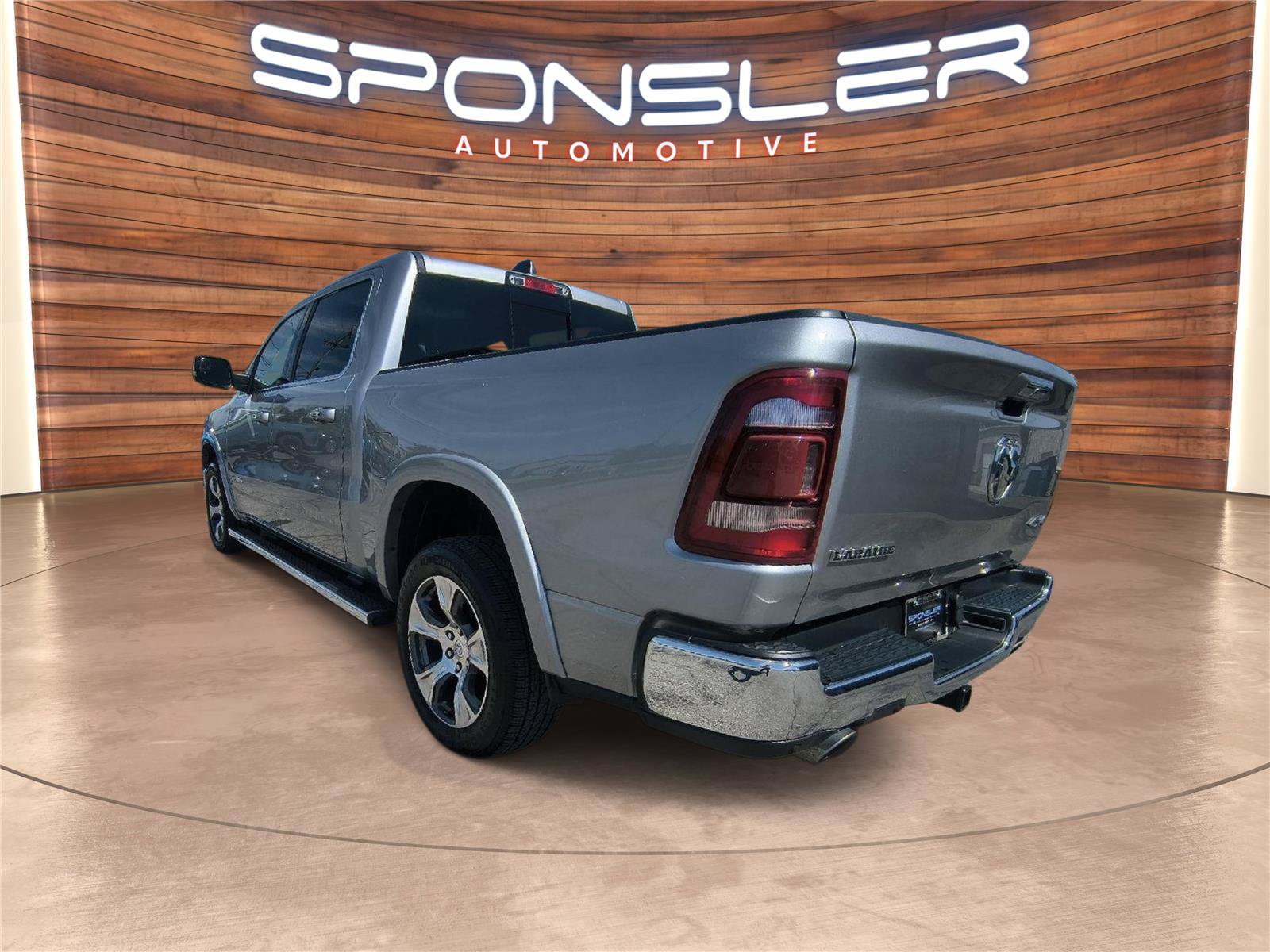 Used 2022 RAM 1500 Laramie AWD/4WD image 3