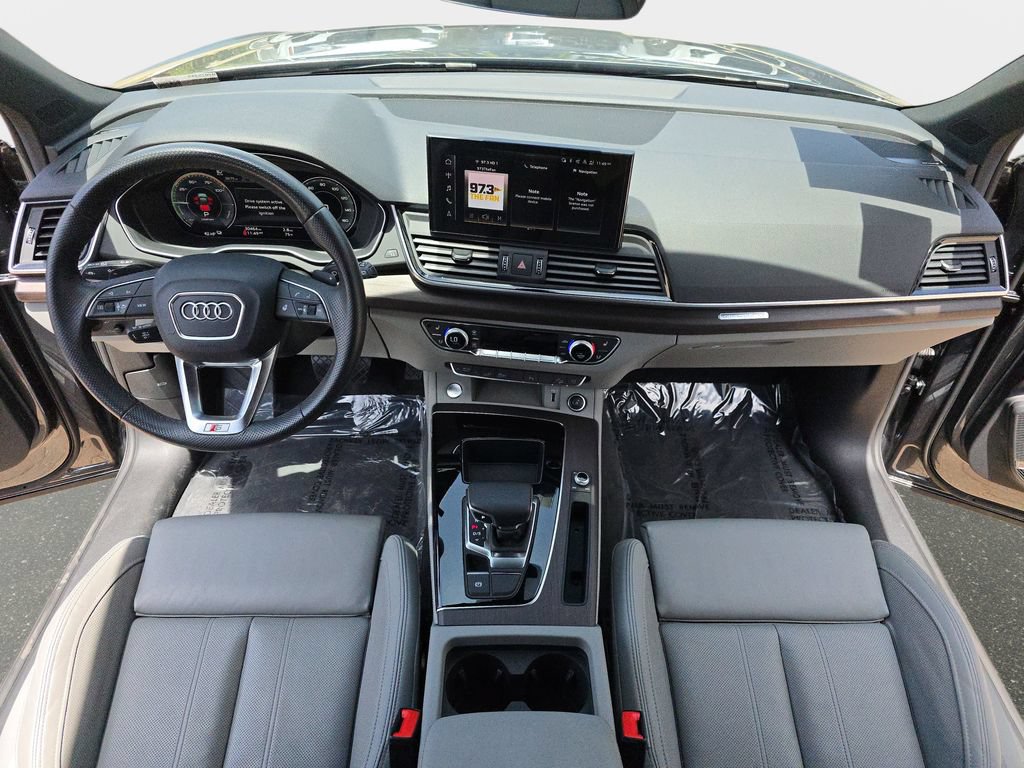 Used 2024 Audi Q5 e Premium Plus w/ Premium Plus Package AWD/4WD image 10