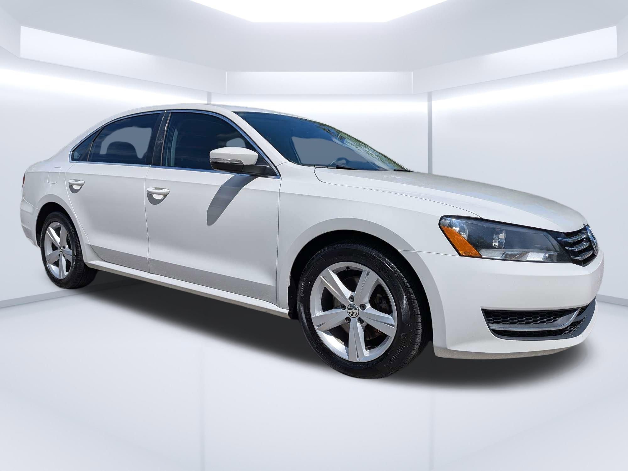 Used 2013 Volkswagen Passat 2.5 SE FWD image 1