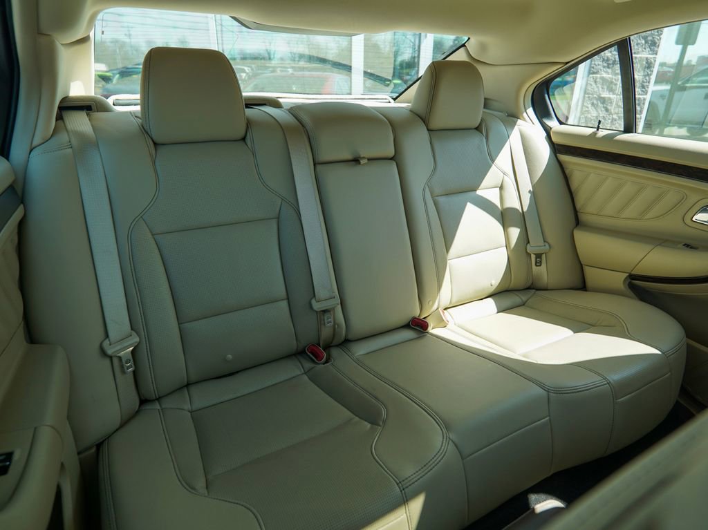 Used 2018 Ford Taurus Limited image 33