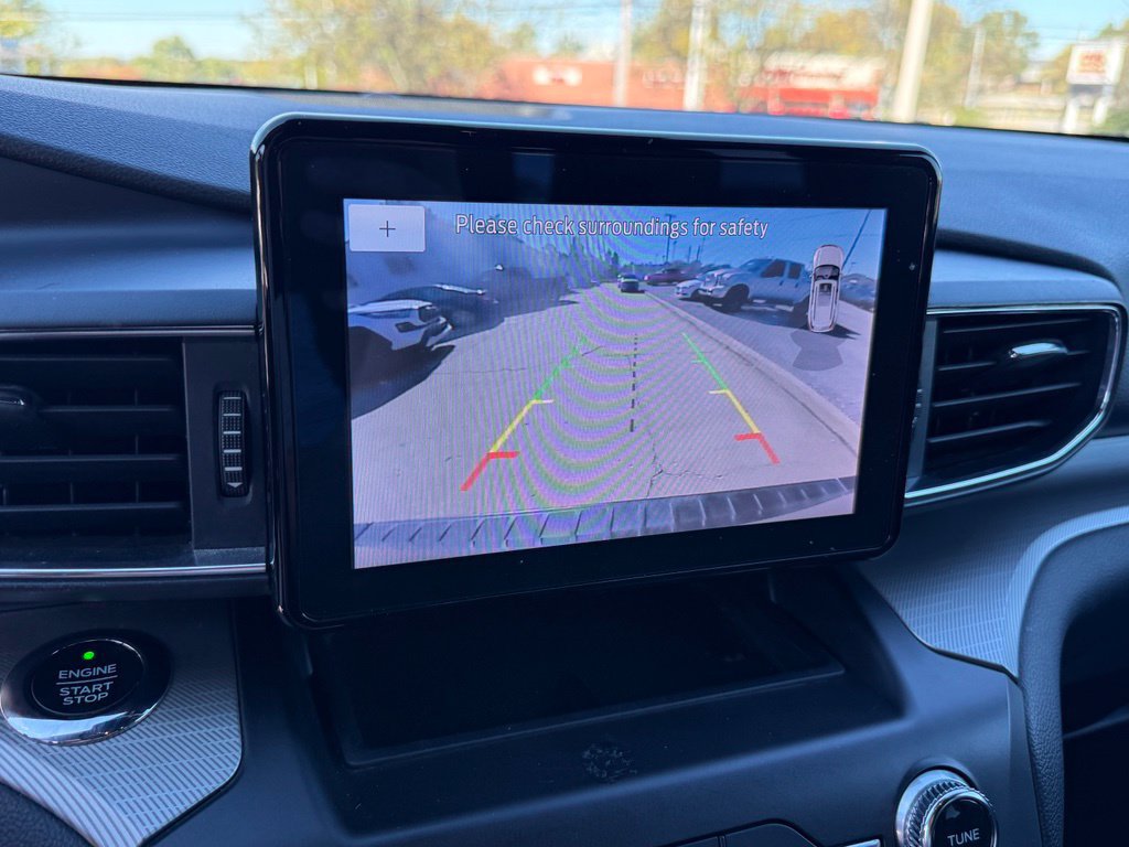 Used 2020 Ford Explorer XLT w/ Equipment Group 202A AWD/4WD image 19