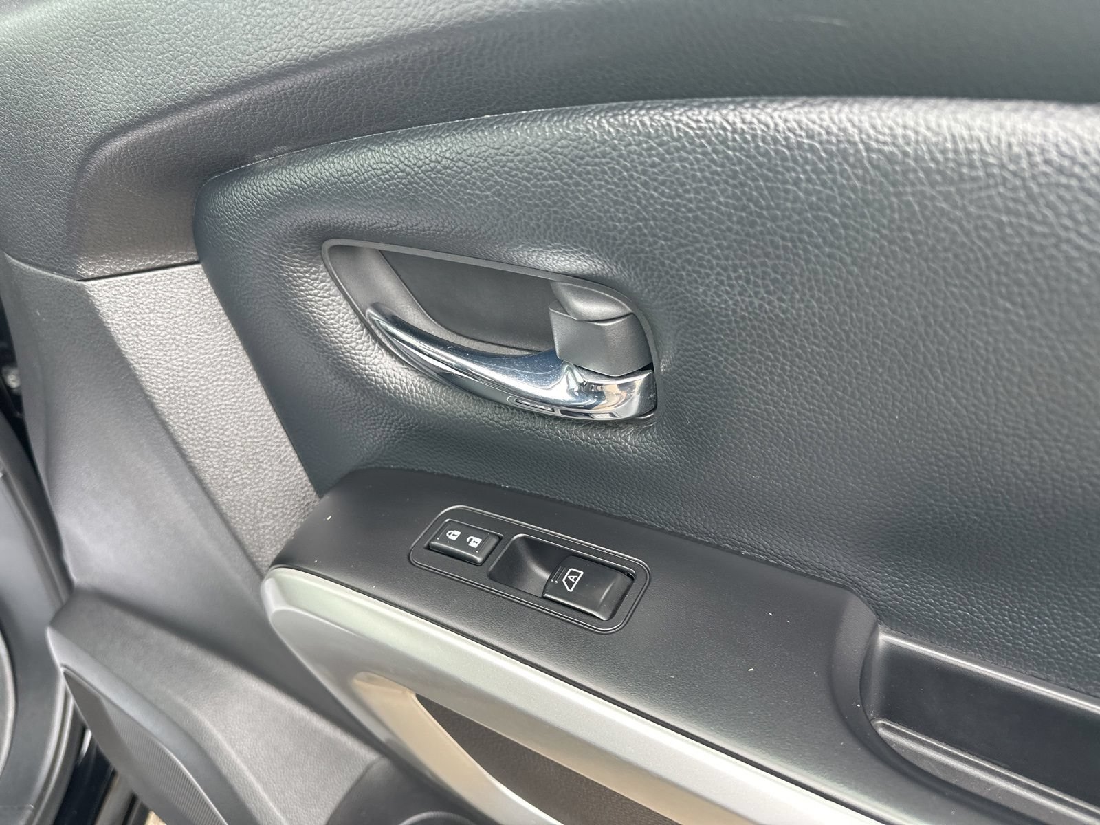 Used 2017 Nissan Titan SV AWD/4WD image 41