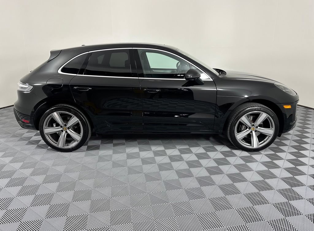Certified 2025 Porsche Macan w/ Premium Package Plus AWD/4WD image 11