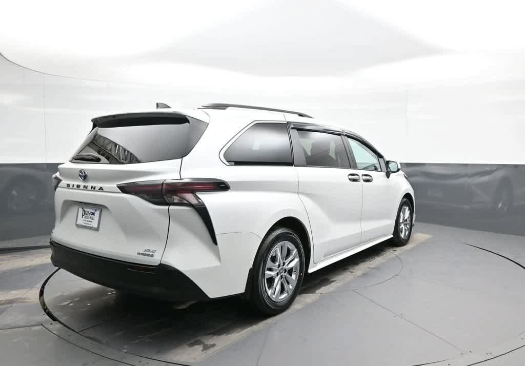 Used 2024 Toyota Sienna XLE w/ XLE Plus Package AWD/4WD image 6