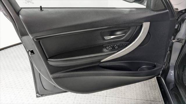 Used 2016 BMW 320i xDrive Sedan AWD/4WD image 13