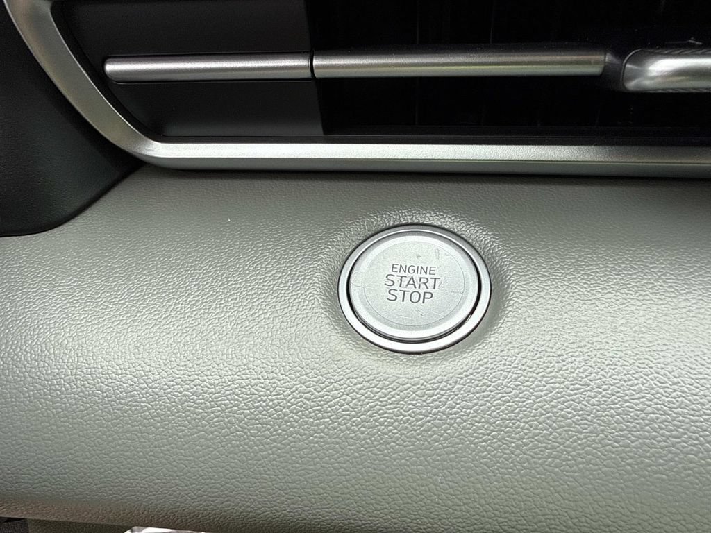 Used 2022 Hyundai Elantra SEL FWD image 32
