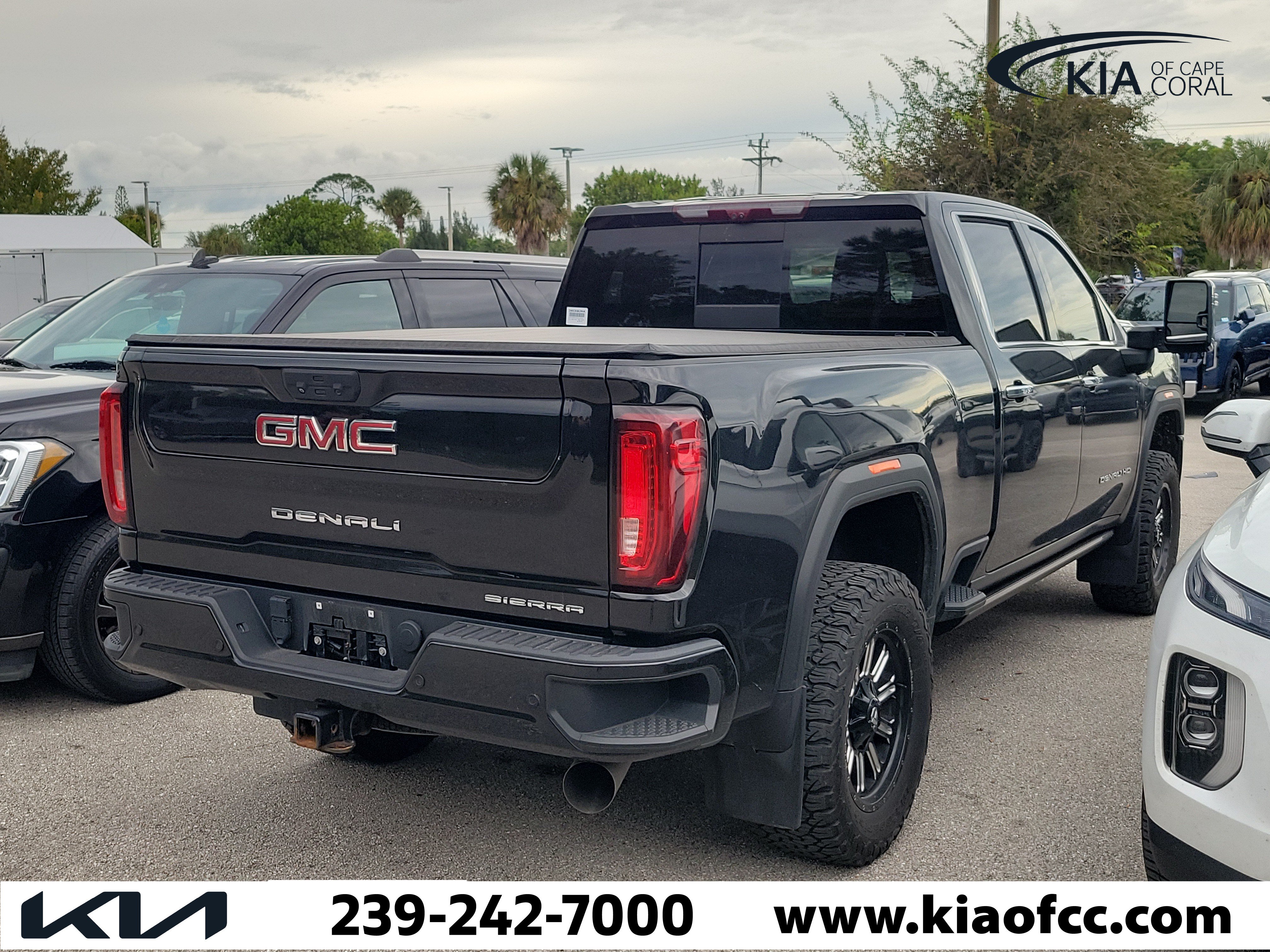 Used 2023 GMC Sierra 2500 Denali w/ Denali Black Diamond Edition AWD/4WD image 6