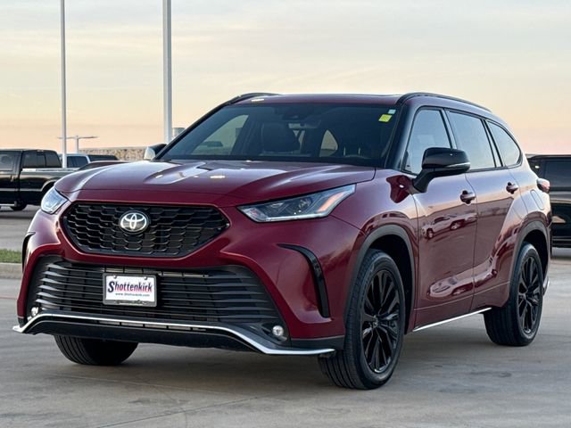 Used 2025 Toyota Highlander XSE image 3