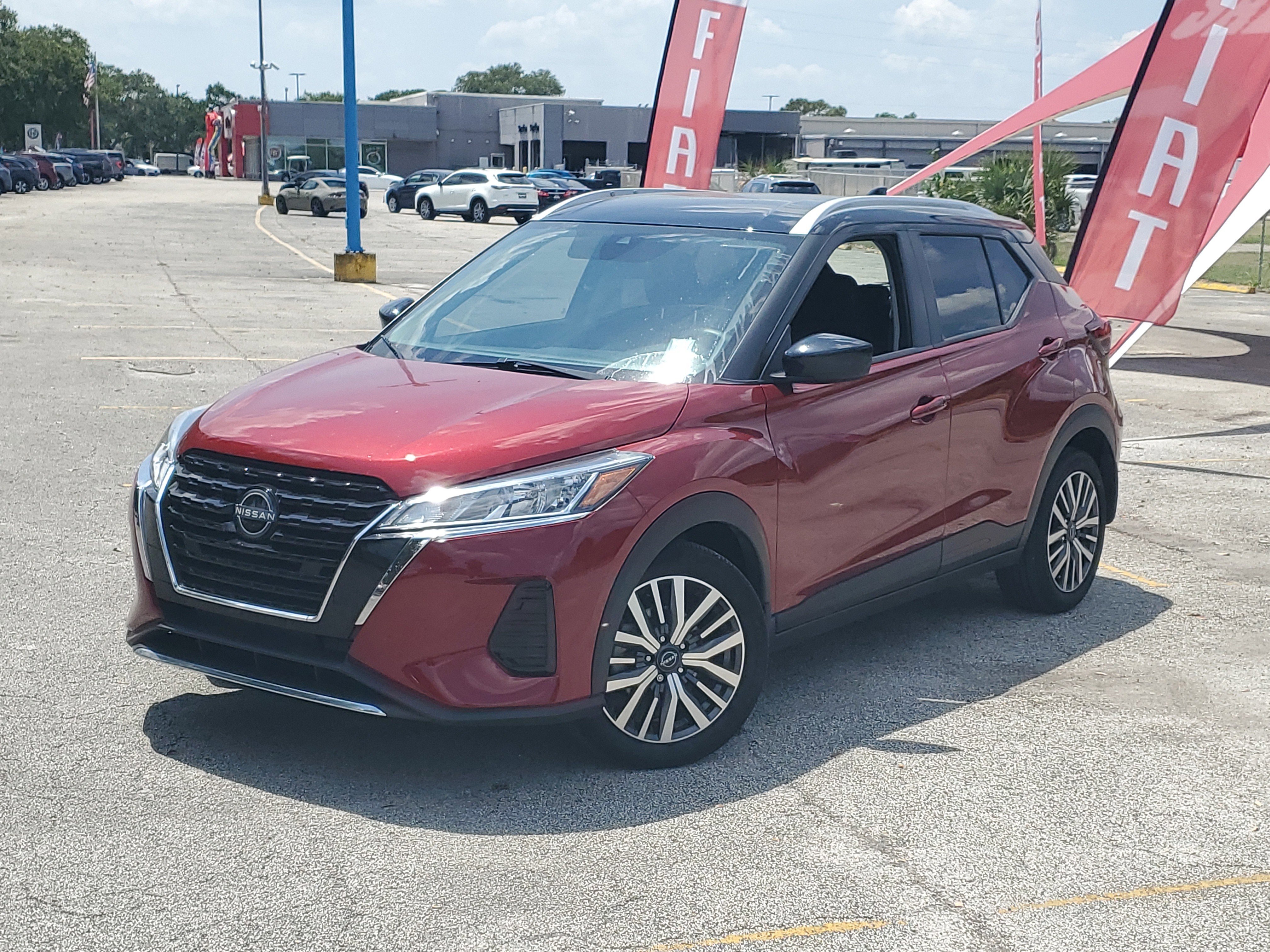 Used 2023 Nissan Kicks SV FWD image 2