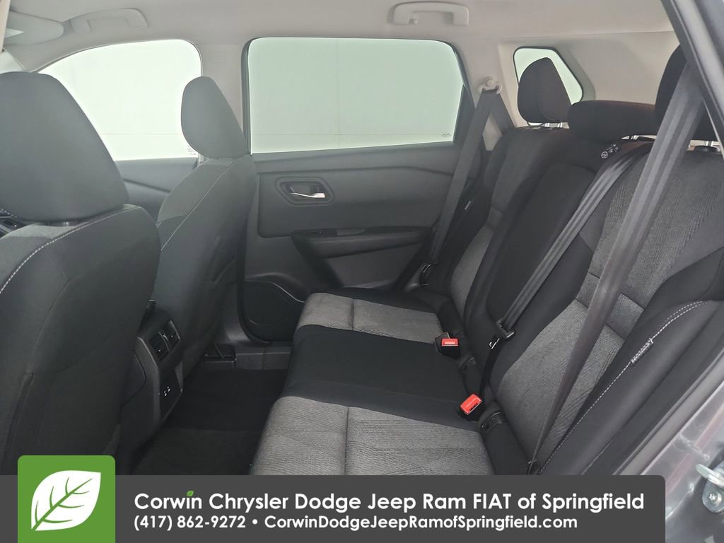 Used 2025 Nissan Rogue SV FWD image 28