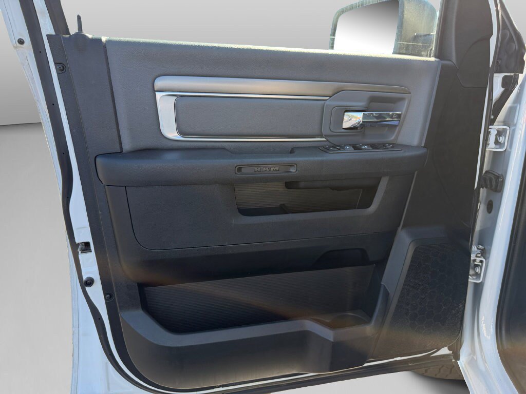 Used 2022 RAM 1500 Classic SLT AWD/4WD image 12