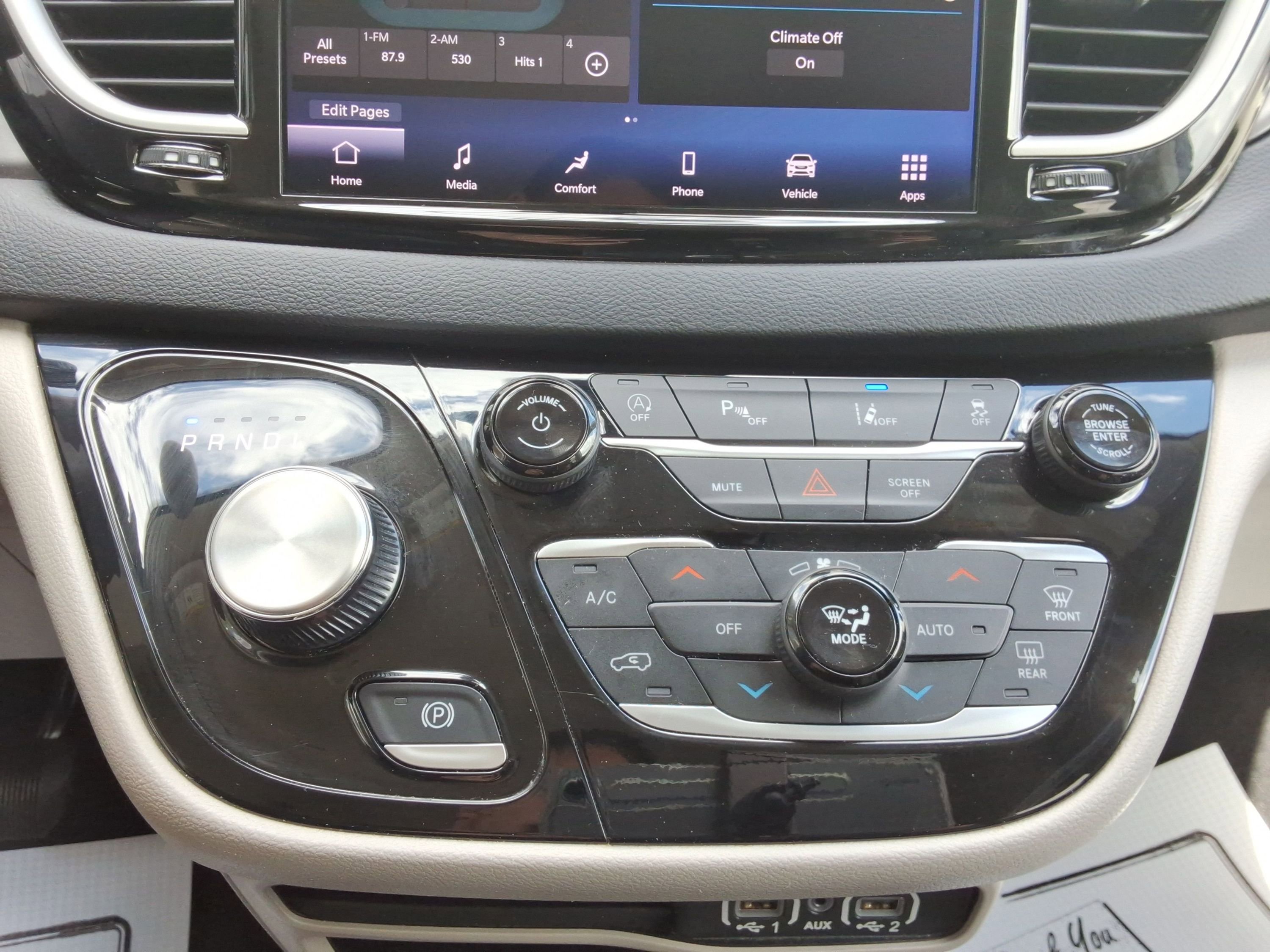 Used 2023 Chrysler Pacifica Touring-L FWD image 17