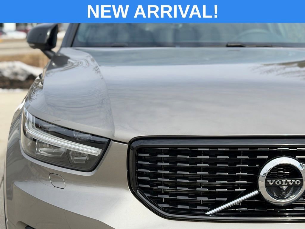 Used 2022 Volvo XC40 T5 R-Design w/ Advanced Package image 4