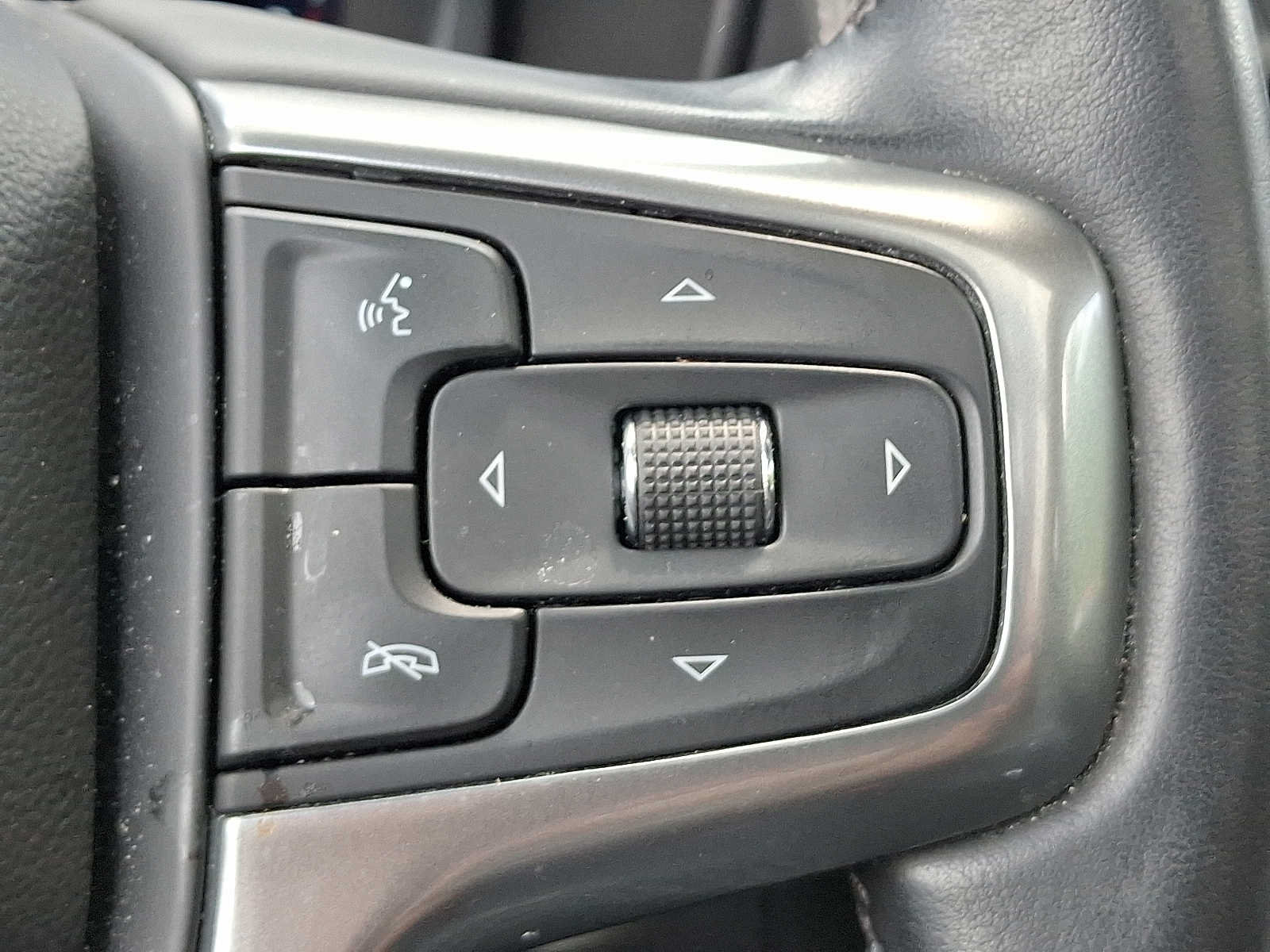 Used 2023 Chevrolet Tahoe Z71 w/ Z71 Off-Road Package AWD/4WD image 24