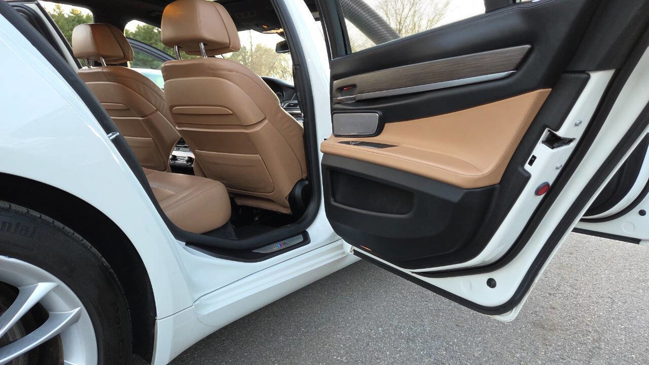 Used 2015 BMW 750i xDrive AWD/4WD image 41