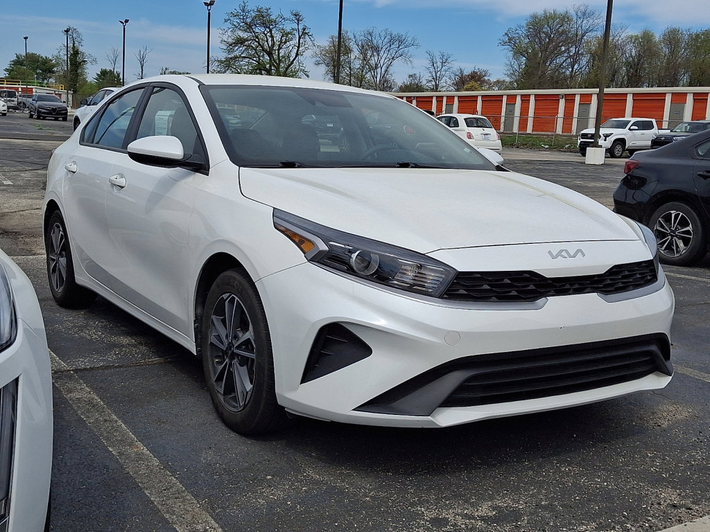 Used 2023 Kia Forte LXS FWD image 3